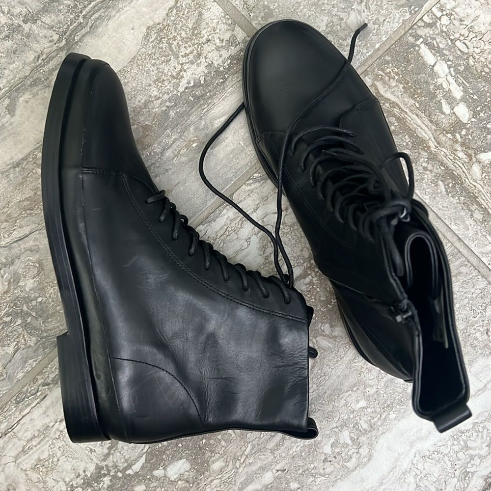 Vince Cooper Leather Lace-Up Bootie in Black, New, Size 7.5 - Picture 5 of 9